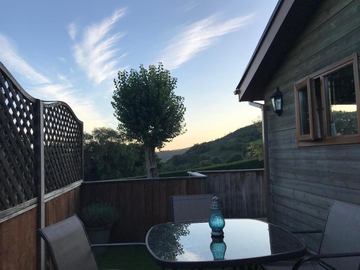 Swansea Log Cabin Pontardawe Luaran gambar