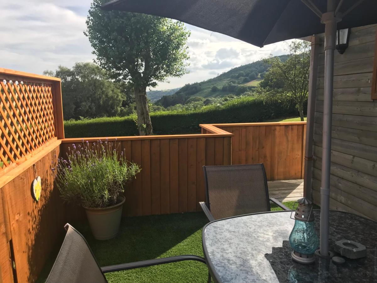 Swansea Log Cabin Pontardawe Luaran gambar