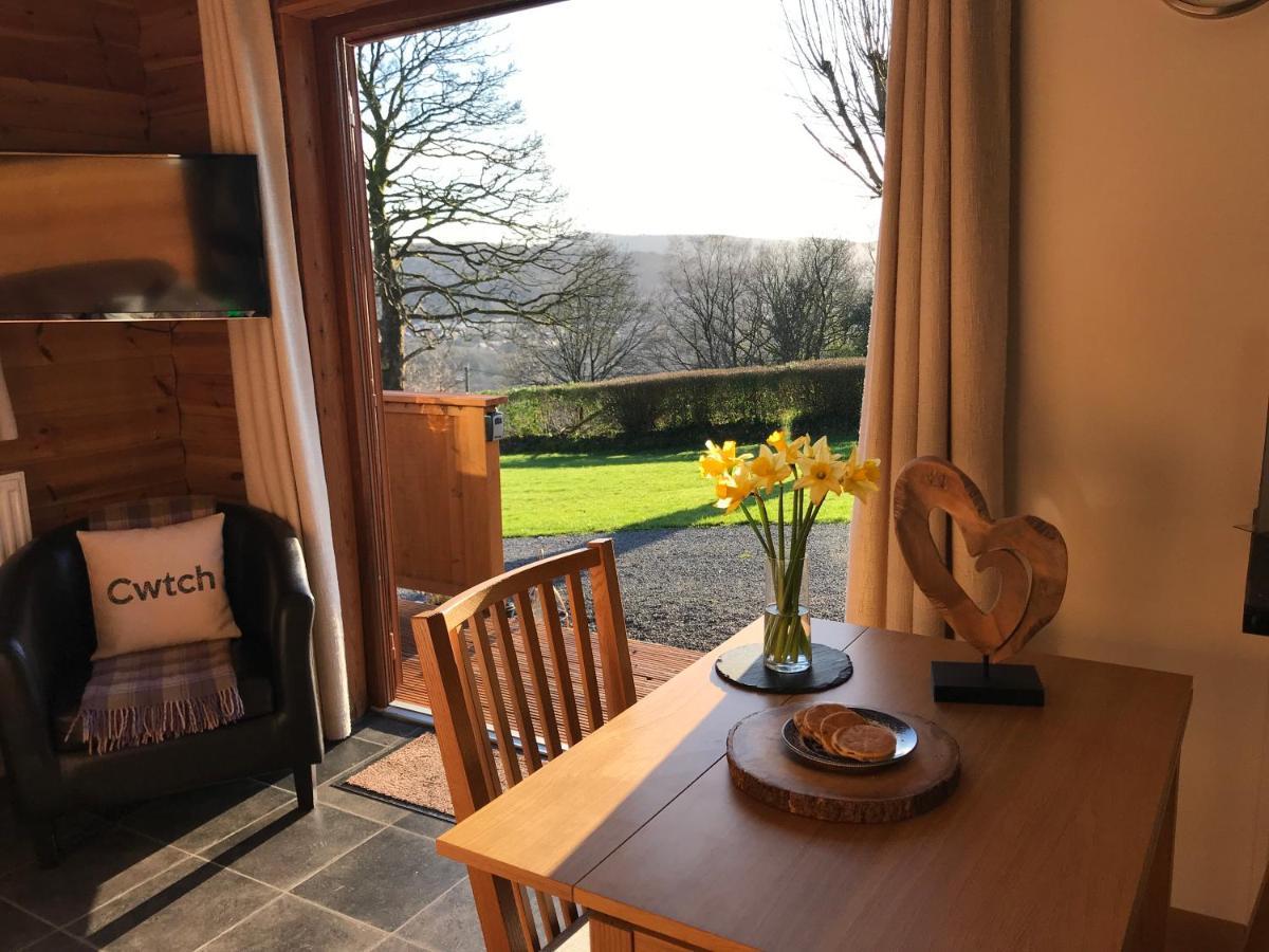 Swansea Log Cabin Pontardawe Luaran gambar