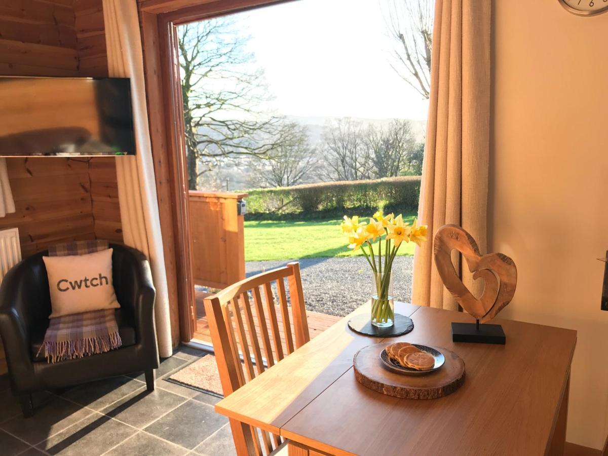 Swansea Log Cabin Pontardawe Luaran gambar