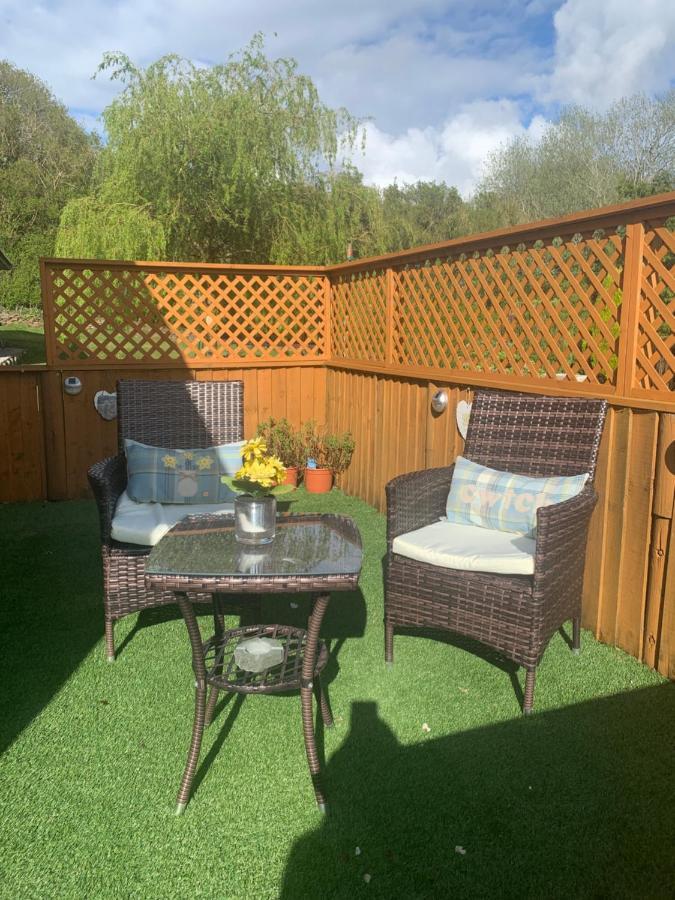 Swansea Log Cabin Pontardawe Luaran gambar