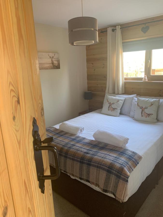 Swansea Log Cabin Pontardawe Luaran gambar