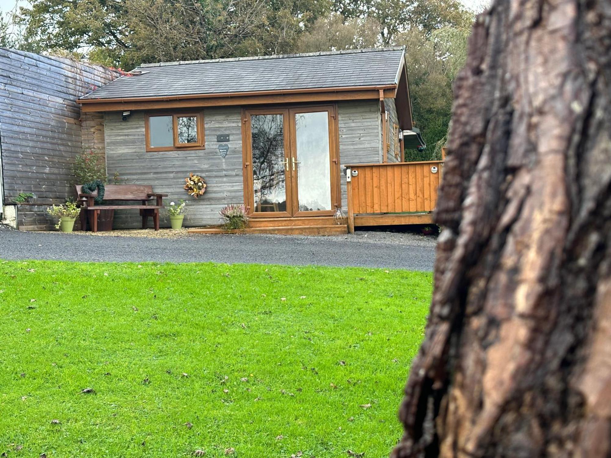 Swansea Log Cabin Pontardawe Luaran gambar