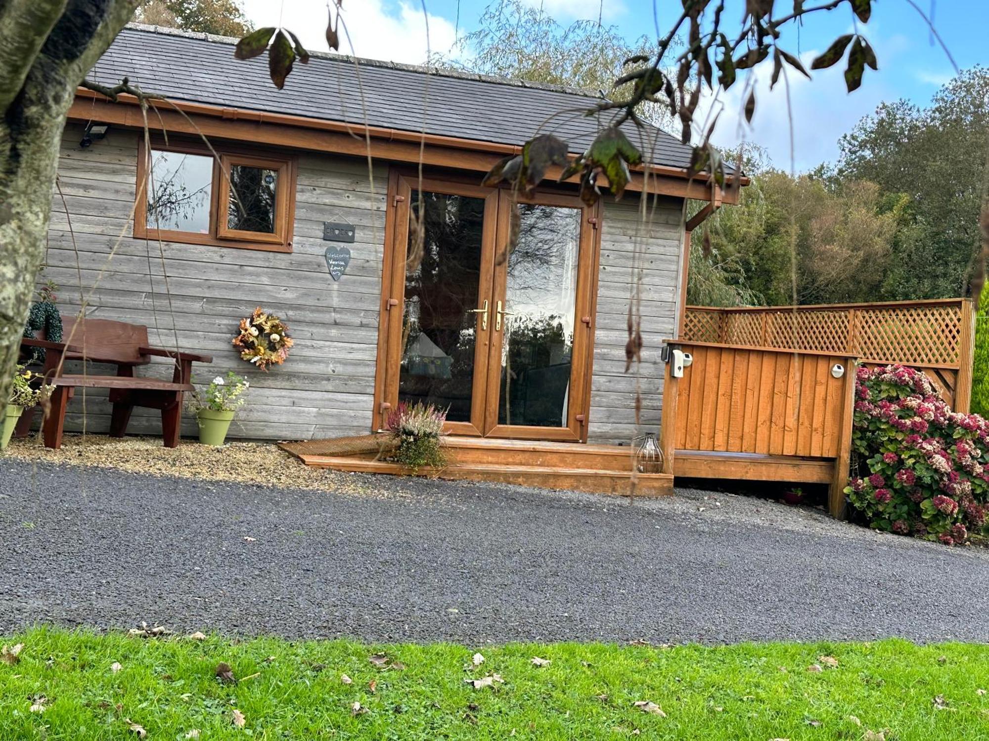 Swansea Log Cabin Pontardawe Luaran gambar