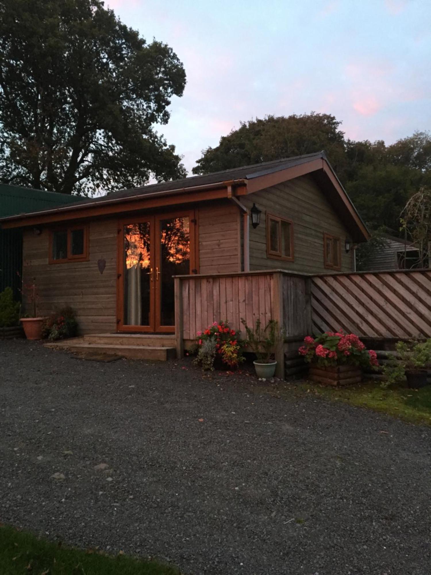 Swansea Log Cabin Pontardawe Luaran gambar
